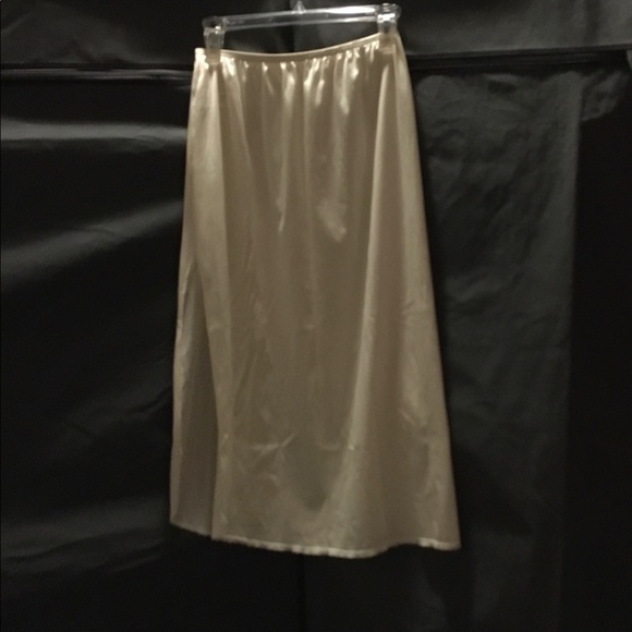 Vanity Fair Neutral Slip w/ Slit M 29” Long New - Picture 3 of 5